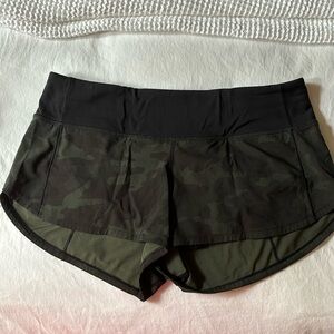 Lululemon Speed Up lined short 2.5”, size 6 camo/black